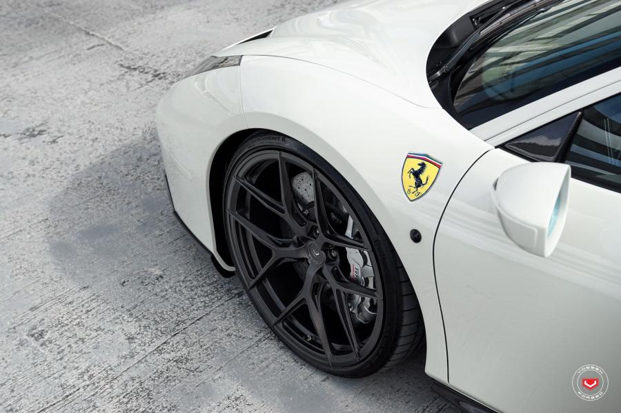 Детали экстерьера Ferrari 488 GTB on Vossen Wheels (S21-01) 2019 года  (фото 44 из 52)